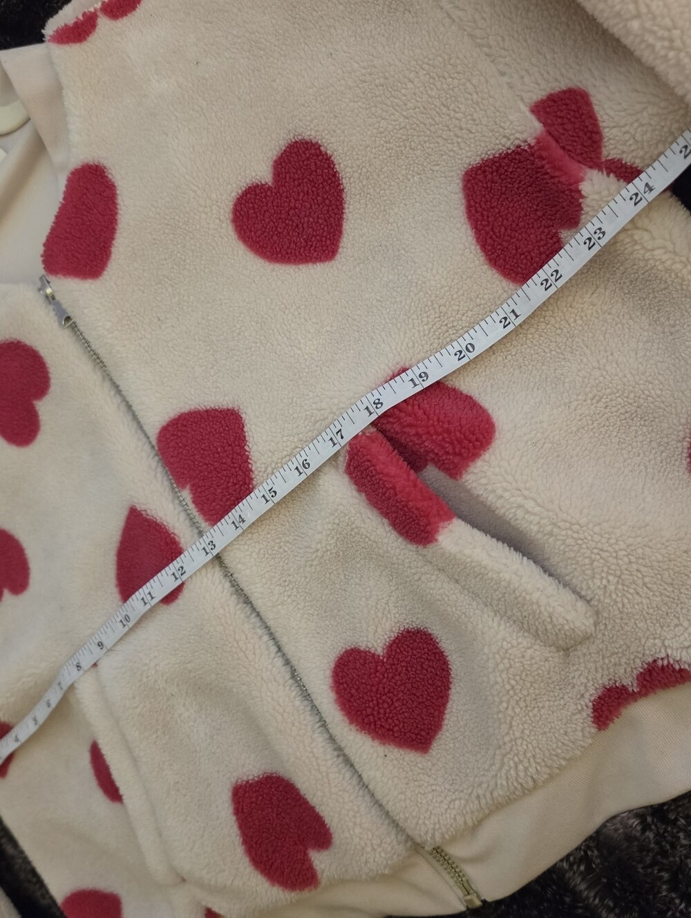 No Boundaries Cream Sherpa Zip-Up Cropped Jacket with Red Heart Print Size XL - Picture 6 of 8